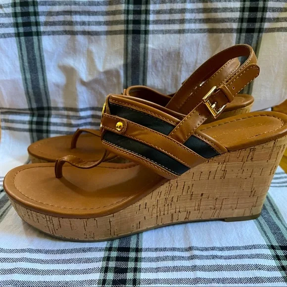 Tommy Hilfiger Wedge Sandals Size 9.5 - Picture 3 of 16